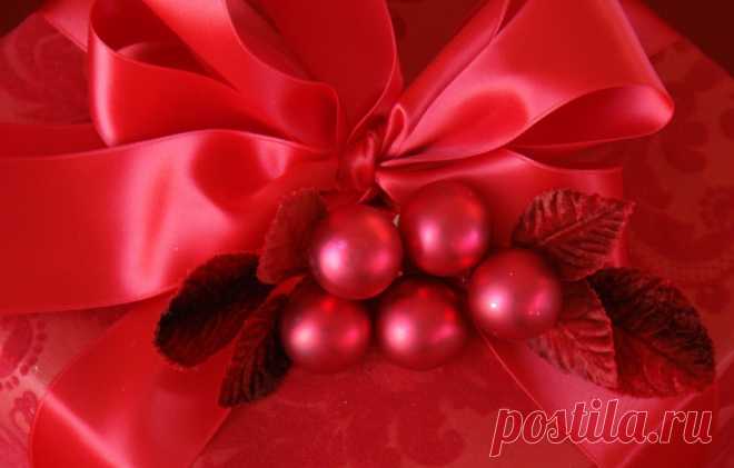 Red All Over | Carolyne Roehm