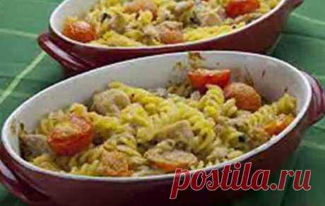 Лапша с курицей помидорами и сыром - Кулинарные рецепты