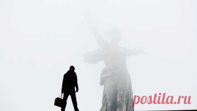 Владелец прав объяснил, кому придется заплатить за фото "Родины-матери". Использовать изображение волгоградской скульптуры Родина-мать в личных, образовательных, воспитательных или информационных целях можно бесплатно и без разрешения правообладателя. Об этом в беседе с "Газетой.Ru" заявил директор ...