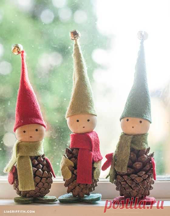 Camp Fire Central Oregon сохранил(а) Пин на доску «Arts & Crafts». What cute little pine cone elves! What a great way to make the season festive, keep kids engaged, and encourage creativity! Источник статьи:   
www.liagriffith.com  |  Pinterest • Всемирный каталог идей