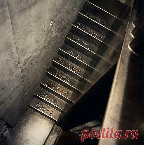 Вот это лесенка / Городская среда (граффити, снеговики, ets) / ВТОРАЯ УЛИЦА