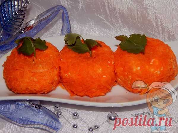 Закуска Мандаринки. Сырная острая новогодняя закуска - рецепт Оригинальная новогодняя закуска Мандаринки. Острая и сырная закуска - понравится гостям. Красивое новогоднее блюдо, быстрое в приготовлении.