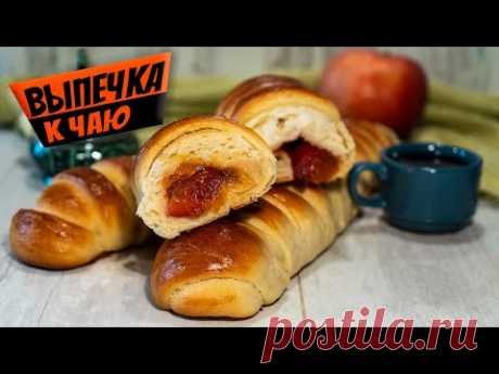 Сладкая вкусная домашняя выпечка на кефире простой рецепт к чаю на скорую руку!Кефир 300 мл.л.
Дрожжи 8 гр
Сахар 50 гр
Мука 500 гр
Ванильный сахар 1 ч.л.
Разрыхлитель 10 гр
Соль 0,5 ч.л.
Сливочное масло 50 гр
Желтки 2 шт + яйцо 1 шт для смазывания
Растительное масло 2 ст.л.
Джем 180 гр
Клубника 8 шт