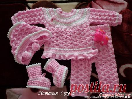 Кофточка: набрать 81 петлю вязать резинку 1х1 2см
	
		1 ряд ЦЕПОЧКУ потом прибавлять в 1м, 3м 
1й ряд: через каждые 3 петели вязать из 1-3 3й ряд: через 5 петель 
вязать из 1-3 Потом вяжете 3 ряда ЦЕПОЧКУ Потом опять вязать как 1й и 3й
 ряды но только прибавления делать через 7 и 9 петель должно получиться 
216 петель, и опять ЦЕПОЧКА Сверху на боковой планке не забудьте связать
 дырочку для пуговки.
	
		Теперь эти планочки накладываем друг на друга и вяжем дальше на круго...