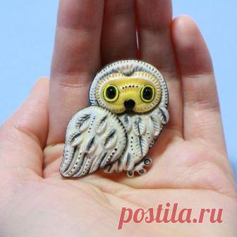 Cова из полимерной глины Всем поклонникам книг про Гарри Поттера и не только, я предлагаю попробовать самостоятельно сделать белую сову-брошь Буклю из полимерной глины.Для создания брошки-совы вам понадобятся: акриловые краск...