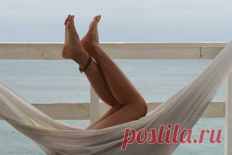 Врач назвала упускаемое из виду важное действие при бритье ног. Косметолог Сьюзи Бриджман-Саттон назвала упускаемое из виду важное действие при бритье ног. Врач рассказала, что в данной процедуре многие люди забывают о предварительном этапе. Так, по словам медика, перед бритьем необходимо провести пилинг с помощью отшелушивающих кожу средств и перчаток из микрофибры.