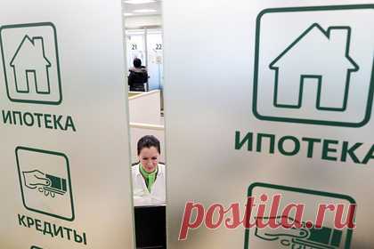 Россиянам раскрыли схему улучшения репутации для оформления ипотеки. Перед подачей заявки на ипотеку стоит запросить свою кредитную историю в офисах бюро кредитных историй (БКИ) или онлайн, в том числе на портале госуслуг. Для улучшения финансовой репутации заемщик может оформить и досрочно погасить потребительский кредит, рассказал директор по маркетингу НБКИ Алексей Волков.