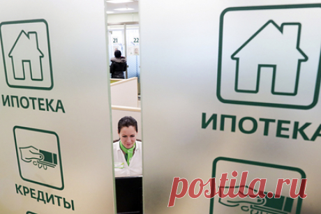 Россиянам раскрыли схему улучшения репутации для оформления ипотеки. Перед подачей заявки на ипотеку стоит запросить свою кредитную историю в офисах бюро кредитных историй (БКИ) или онлайн, в том числе на портале госуслуг. Для улучшения финансовой репутации заемщик может оформить и досрочно погасить потребительский кредит, рассказал директор по маркетингу НБКИ Алексей Волков.