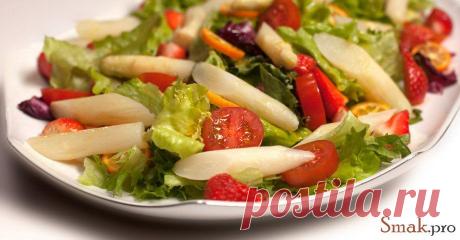 Салат с клубникой и белой спаржой рецепт с фото