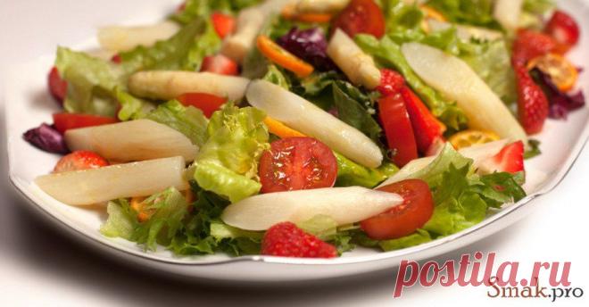 Салат с клубникой и белой спаржой рецепт с фото