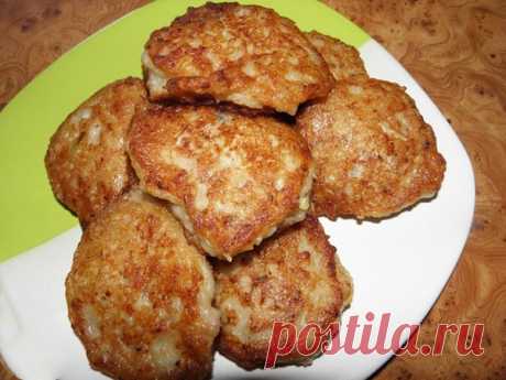 Ленивые беляшики: быстро и очень вкусно! Блюдо быстрого приготовления, вполне бюджетное и очень вкусное!

Ингредиенты:
Тесто:


кефир — 2 стакана;
сода — 0.5 ч. л.;
соль — 0.5 ч. л.;
сахар — 0.5 ч. л.;
мука (до получения густоты теста, как н…