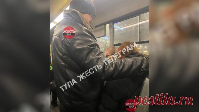 В Туле задержали извращенца, пристававшего к школьницам в автобусе. В Туле правоохранители задержали мужчину, которого подозревают в приставаниях к школьницам и молодым женщинам в автобусах. Об этом сообщает местное издание Myslo. По данным СМИ, полицейские вышли на тайные рейды в автобусах N40 и 16 - эти ...