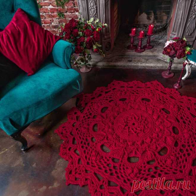 Как думаете, атмосфера способствует настроению?
⠀
Неизбежно!
Роскошный вечер со свечами, утопая в кресле, подушках, ковре и захватывающей книге, а может музыке, а еще лучше в объятьях любимого
Вам выбирать

На фото:
 Ковер #LaceJasmine
 Размер 135см
 Цена 6400руб.
 На заказ
⠀
По дизайну @ kimulka12
⠀
⠀
⠀
⠀
⠀ ⠀
⠀
⠀
⠀

#текстиль #уют #уютвдоме #ковер #красныйковер #коврик #плед #кресло #подушка #камин #укамина #надаче #уютныйвечер #rugs #crochetrugs #etsylent #etsysellers
#e...