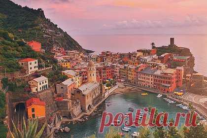 Часто путешествующая россиянка оценила траты на комфортную жизнь в Италии. Российская тревел-блогерша, часто путешествующая по Европе, проанализировала стоимость жилья, продуктов, транспорта и услуг в Милане и выяснила, во сколько обойдется комфортная жизнь в итальянском городе. По словам путешественницы, продуктовая корзина на семью из двух человек обходится от 500-600 евро в месяц.