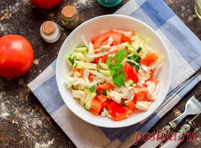 ​Салат с пекинской капустой и курицей Ингредиенты:Пекинская капуста — 120 гПомидоры — 80 гОгурцы — 80 гПерец сладкий — 50 гКуриное филе — 150 гМасло оливковое для заправки — 1 ст. л. Соль — по вкусуПерец — по вкусуПриготовление:1. Подготовьте ингредиенты. Филе отварите до...