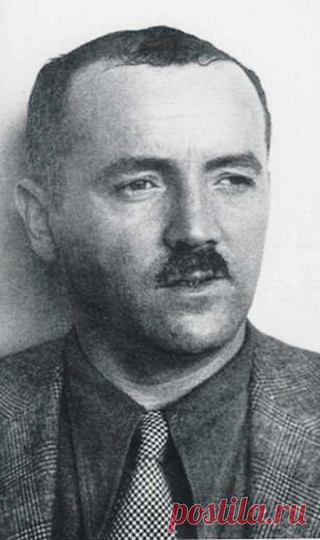 Восемь имен Лейбы Фельдбина  
Одно из немногочисленных фото разведчика Александра Орлова. Фото 1930 годаВ Соединенных Штатах он проходил под именем Игоря Константиновича Берга или Уильяма Голдвина, а вообще ФБР выявило восемь ег…