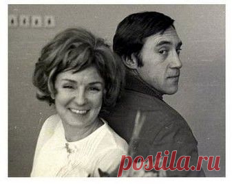 Т. Кормушина и В. Высоцкий. На свадьбе Т. Кормушиной и И. Счастного. Москва, 1974 г. Фото И. Шишкина