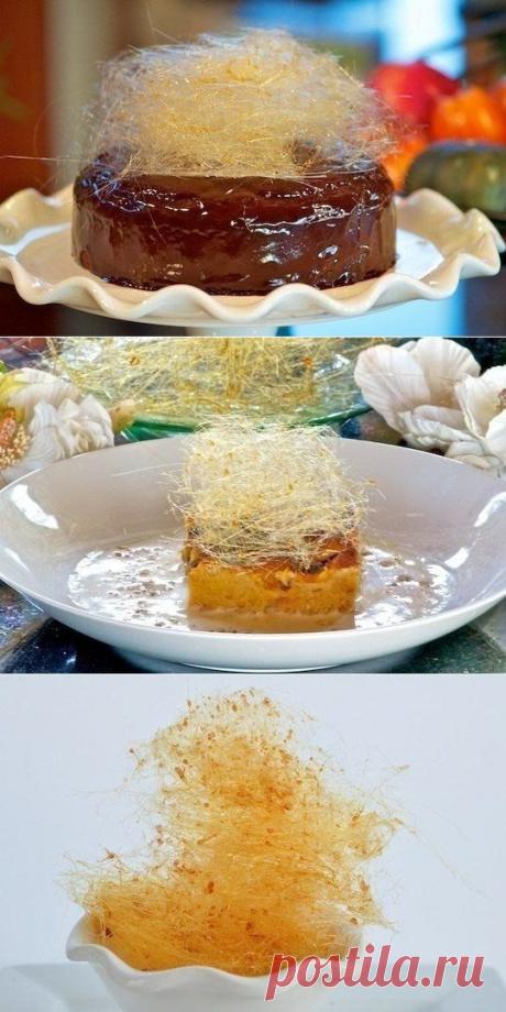 Простая сахарная паутинка как украшение для десертов.