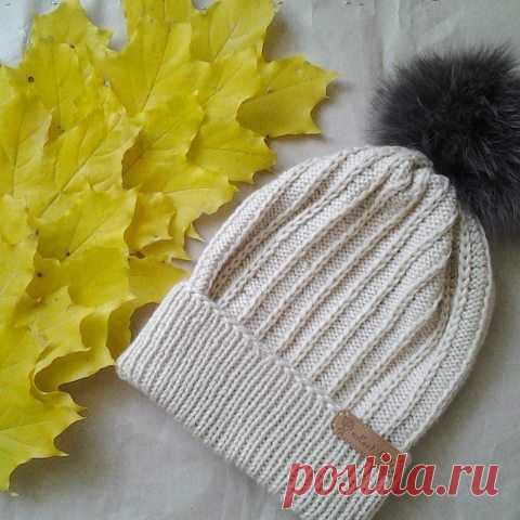 Как же приятно наблюдать в след уходящей осени, 🍁🍂 листва деревьяв меняет свой цвет каждый день,то красные,то  желтые,то коричневые. Яркость цвета осенних листьев зависит от погоды. 
А погодка этой осенью ох как радует нас. 🌞🌞🌞🌞
Но не забываем, что зима близко и стоит позаботиться о шапках.

Шапочка связана из итальянского 100% мериноса.
За пряжу спасибо @tamarin.by
Помпон натуральный .Размер шапочки 50-56.

#вяжу #вяжуназаказ #вязаныекомплекты #вязаныешапки 
#вяжутн...