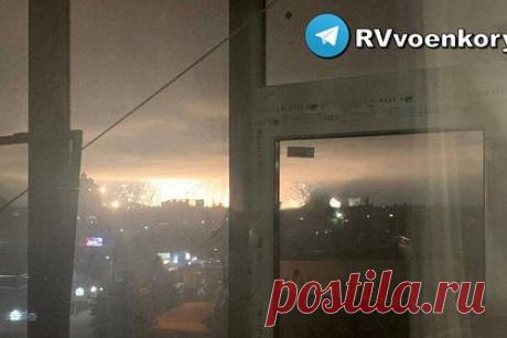 На Украине сообщили о взрыве в Днепропетровской области. В Днепропертровской области Украины произошел взрыв, в регионе звучат сигналы воздушной тревоги. «Военкоры Русской Весны» сообщили, что взрывы погремели в Павлограде. Отмечается, что Армия России нанесла удар по транспортному узлу Вооруженных сил Украины (ВСУ), произошла детонация на складах с боеприпасами.