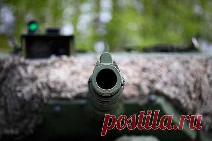 На Украине показали самодельную БМПТ. Самодельную боевую машину поддержки танков (БМПТ) на базе советского среднего танка Т-62 показали на Украине. Фотографию БМПТ опубликовал Telegram-канал «Военный осведомитель». На шасси танка установили башню боевой машины пехоты БМП-2. Также машина получила дополнительную защиту.