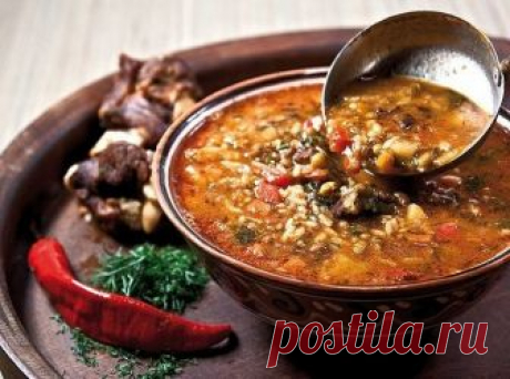 МАШХУРДА  .   

ОБЯЗАТЕЛЬНО  НАДО ПРИГОТОВИТЬ !
1. Граммов 300-400 мяса, к которому желательно добавить пару небольших косточек. 
2. Полстакана риса — любого
3. Полстакана маша (ну, эта бобовая культура, известная еще и как мунг, и как золотистая фасоль, продается нынче повсеместно, а без нее машхурда уж точно не будет машхурдой)
4. Пара луковиц
5. Пара морковок
6. Пара картофелин
7. Болгарский перец
8. Пара помидоров и столовая ложка томатной пасты
9. Немного свежей зелен...