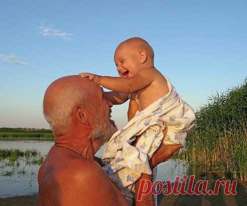 -А, знаете, что главное на свете??!  – Две переправы жизненной реки… Лишь только не болели б наши дети, Да жили бы подольше старики.