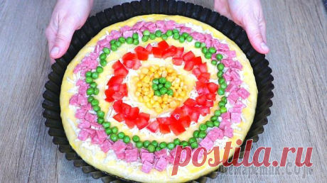 Радужная пицца-пирог! Невозможно вкусное тесто Всем большой привет! Готовим дрожжевую, пушистую, мягкую радужную пиццу!ИнгредиентыТестоМолоко – 180 мл.Растительное масло – 60 мл.Яичный белок – 1 шт.Соль – 1/3 ч.л.Сахар 1 ст.л.Сухие дрожжи – 1 ч.л....