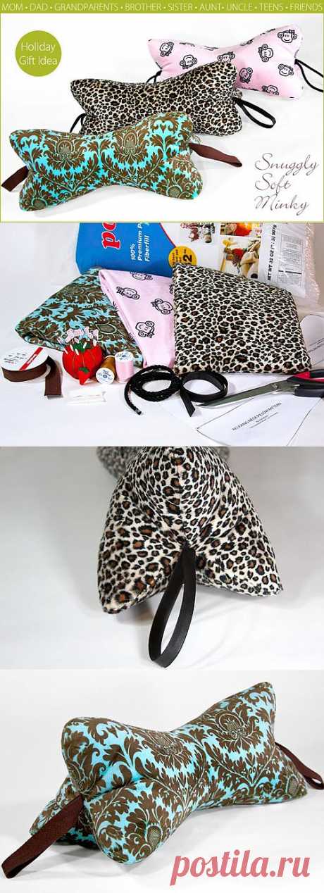 Quick &amp; Cool Holiday Gift: 30-Minute Neck Pillows in Super Soft Minky | Sew4Home