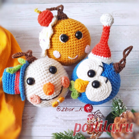 PDF Новогодние шарики крючком. FREE crochet pattern; Аmigurumi toy patterns. Амигуруми схемы и описания на русском. Вязаные игрушки и поделки своими руками #amimore - новогоднее украшение, ёлочные шары, ёлочные игрушки, ёлочные украшения.