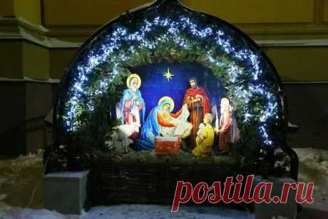 ՂՈՒԿԱՍ 2:13 Եւ հանկարծակի այդ հրեշտակի հետ երեւաց երկնային զորքերի մի բազմություն, որ օրհնում էր Աստծուն ու ասում. «Փա՜ռք Աստծուն՝ բարձունքներում,
եւ երկրի վրա խաղաղությո՜ւն եւ հաճությո՜ւն՝ մարդկանց մեջ»։