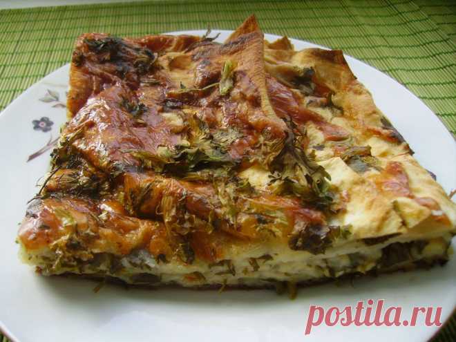 Пирог из лаваша с сыром готовится быстро и просто, получается вкусным и сытным