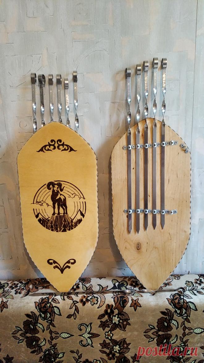 Оригинальные подарочные наборы для шашлыка ручной работы! В набор входит: ✅- 1 разделочная доска-колчан, для хранения шампуров с подвесом и рисунком нанесенным методом выжигания по дереву, ✅- 6 прочных шампуров из нержавеющей стали фирмы "Palisad". У вас есть возможность приобрести колчан-разделочную доску отдельно без шампуров по цене всего 500 руб., или приобрести полный комплект за 700 руб., с шампурами.