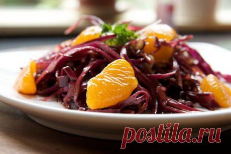 Салат из красной капусты с мандаринами