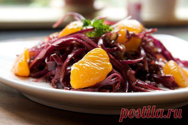 Салат из красной капусты с мандаринами