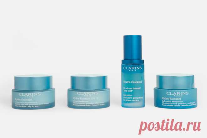 Увлажняющие кремы и сыворотка Hydra-Essentiel, Clarins: отзывы Clarins запустили увлажняющую линейку Hydra-Essentiel, в которую входят кремы для всех типов кожи и двухфазная сыворотка. Зачем нужно было менять старую гамму средств и так ли хороша новая? В новой линейке - две главные фишки. Первая: средства должны не просто увлажнять, а защищать кожу от перепадов температур, которые, собственно, и являются одной из главных причин обезвоживания. (Перепады температур - это ког...