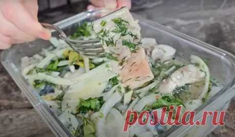 Нежная слабосоленая скумбрия с луком. Маринование холодным способом - week-menu.ru - Медиаплатформа МирТесен