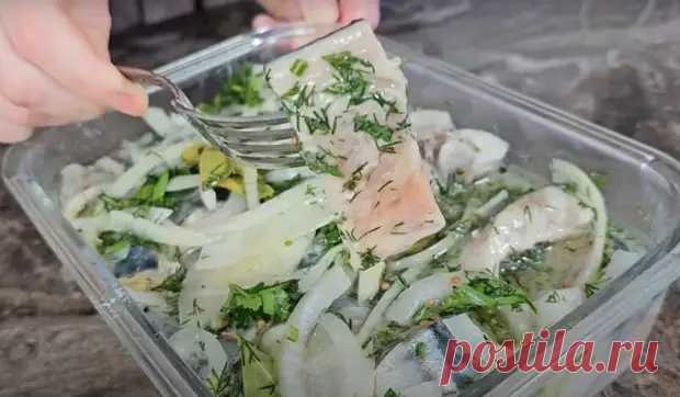 Нежная слабосоленая скумбрия с луком. Маринование холодным способом - week-menu.ru - Медиаплатформа МирТесен