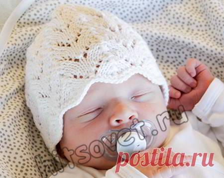 Вязаная шапочка ажурным узором для малышей - Хитсовет Вязаная шапочка красивым ажурным узором для малышей из пряжи DROPS Baby Merino со схемой и пошаговым бесплатным описанием.