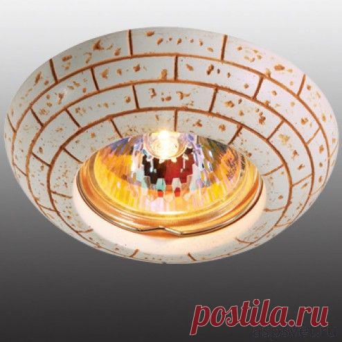 Встраиваемый светильник Novotech серии Sandstone, цвета песчаник.
Цоколь GX5.3 
Подходят как галогеновые, так и светодиодные лампы.
