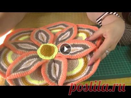 Сидушка на табурет, стул крючком. Декоративная подушка. Вяжется крючком очень просто, из одних кругов. Круги вяжутся столбиками без накида. Можно сделать и подушку....