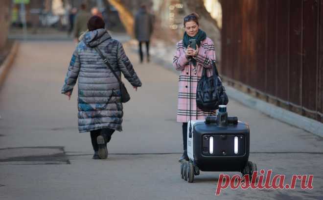 Роботы-доставщики «Яндекса» появились в Алма-Ате. Роботы-курьеры будут доставлять пользователям «Яндекс Go» в Алма-Ате заказы из ресторанов и кафе в районе «золотого квадрата», сообщила РБК пресс-служба компании.