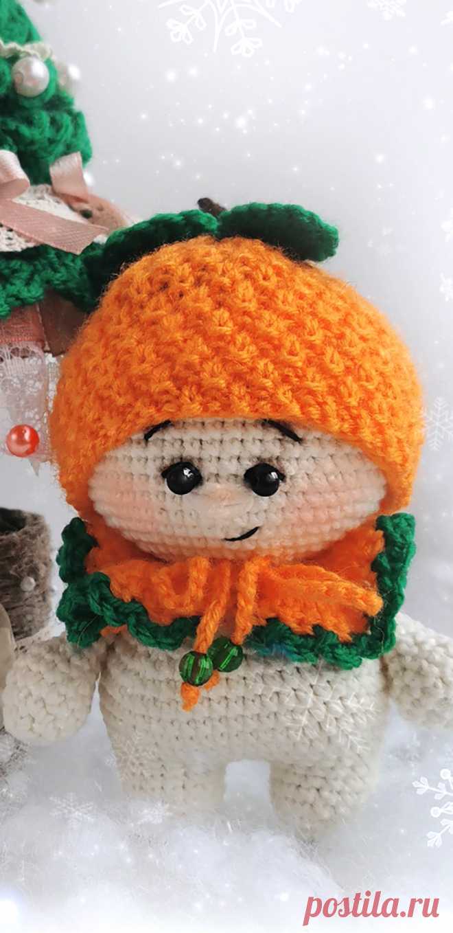 PDF Малыш Мандаринка крючком. FREE crochet pattern; Аmigurumi doll patterns. Амигуруми схемы и описания на русском. Вязаные игрушки и поделки своими руками #amimore - Кукла, маленький пупс, куколка, Рождество, Новый год.
