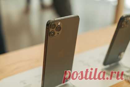 Смартфоны резко подорожают. Cмартфоны и планшеты резко подорожают из-за дефицита микросхем в мире. Цены на комплектующие растут несколько месяцев подряд, сроки поставок увеличиваются, а складские запасы компаний исчерпаны. Например, Google из-за проблем с микросхемами будет продавать Pixel 5a 5G только в США и Японии.