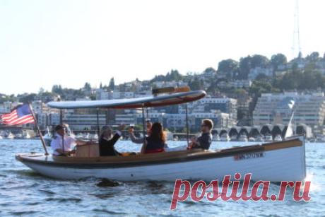 Electric Fantail Launch DORA Im Center for Wooden Boats zum Chartern erhältlich - boat