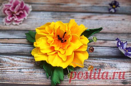 Заколка для волос брошь из фоамирана Цветы в ассортименте Купить или заказать Заколка для волос брошь из фоамирана Цветы в ассортименте в интернет-магазине на Ярмарке Мастеров. Универсальное украшение украсит и даму и маленькую девочку, можно носить двумя способами как заколку и как брошь, дополнительно украшены гранеными бусинами. Украшения яркие не выгорают, не боятся воды. Украсьте себя и своих близких цветами! При покупке обязательно укажите в комментарии к заказу како...