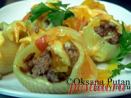 Фаршированные макароны. Рецепт с фото Приготовленные таким способом макароны, подойдут для маленькой домашней трапезы или для большого приема. Начинку и соус можно менять по своему вкусу.