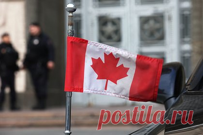 Посол России рассказал о распространении фейков об СВО в Канаде. Посол РФ в Канаде Олег Степанов рассказал, что канадские журналисты тиражируют фейки о специальной военной операции с очернением роли России в мире. По его словам, обстановка в Оттаве и других городах страны, где расположены российские заграничные учреждения, остается стабильно напряженной.