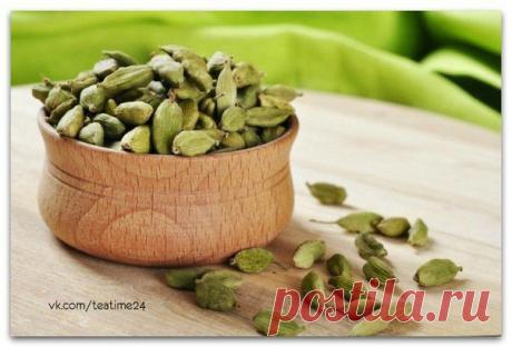 Аюрведическй путеводитель по специям: КАРДАМОН

#специи@teatime24

Кардамон - одна из удивительный пряностей. Знаете ли вы, что согласно Аюрведе, кардамон в значительной степени способствует активности и ясности ума, улучшает мозговое кровоснабжение, стимулирует работу сердца, дает ощущения легкости и благополучия, а в Британии и США кардамон официально признан фармацевтами как ароматический тоник пищеварительной системы.
Показать полностью…