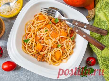 Спагетти с мясным соусом и тыквой на Вкусном Блоге Вы думали, тыквенные рецепты закончились? А вот не тут-то было 😉 Их еще много у меня. И сегодня я принесла вам рецепт спагетти с мясным соком, в который входит тыква. Пусть дополнит картину, которую я начала изображать в прошлом году, приготовив пасту с тыквой и беконом, и продолжила в этом…
